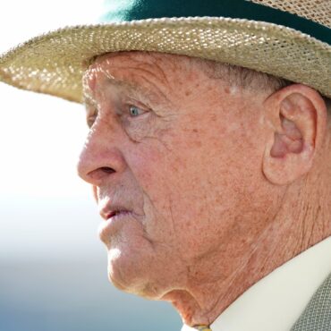 Sir Geoffrey Boycott readmitted to hospital with pneumonia