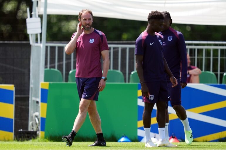 Southgate urges England to seize ‘chance to make history’