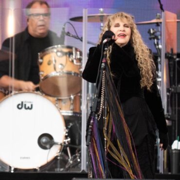 Stevie Nicks brings out Harry Styles at BST