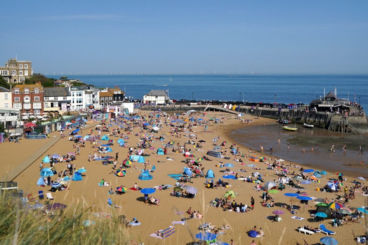 Temperatures set to soar this weekend as Met Office warns of heatwave