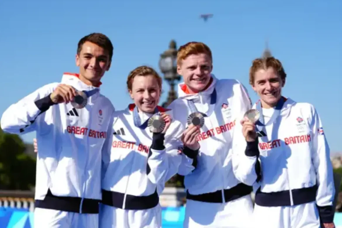 Bronze for Great Britain in thrilling finish to mixed relay triathlon