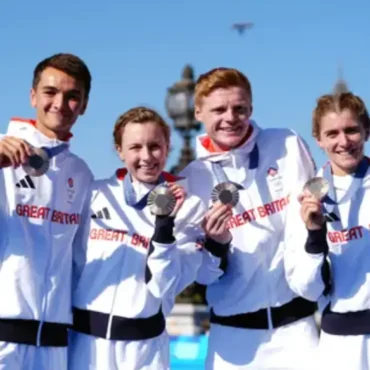 Bronze for Great Britain in thrilling finish to mixed relay triathlon