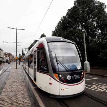 Edinburgh Trams staff back strike action over lack of breaks