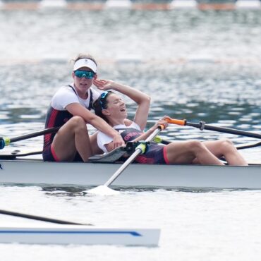 Emily Craig and Imogen Grant power to GB gold in the lightweight double sculls