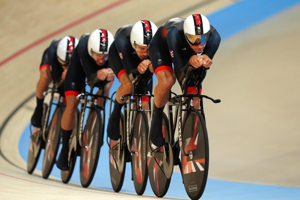 Great Britain take team pursuit silver after Ethan Hayter slip on final lap