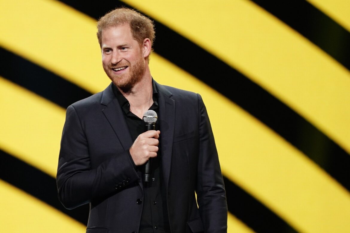 Harry joins in volleyball game during visit to Invictus Games athletes