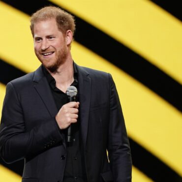 Harry joins in volleyball game during visit to Invictus Games athletes