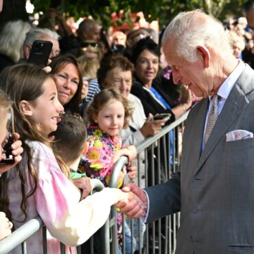 King arrives in Southport to meet knife attack survivors