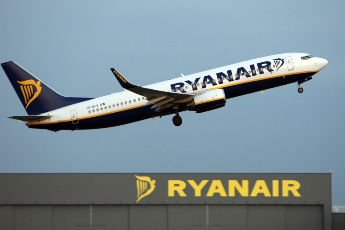 Ryanair boss calls for two-drink airport limit to curb in-flight violence