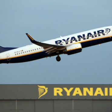 Ryanair boss calls for two-drink airport limit to curb in-flight violence