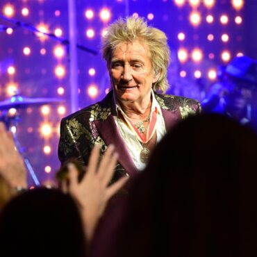 Sir Rod Stewart postpones two US shows after developing Covid-19