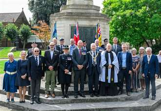 WWII veterans and families gather to commemorate VJ Day