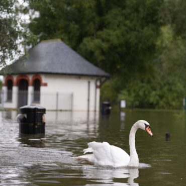 Amber rain warning issued for parts of Midlands and southern England