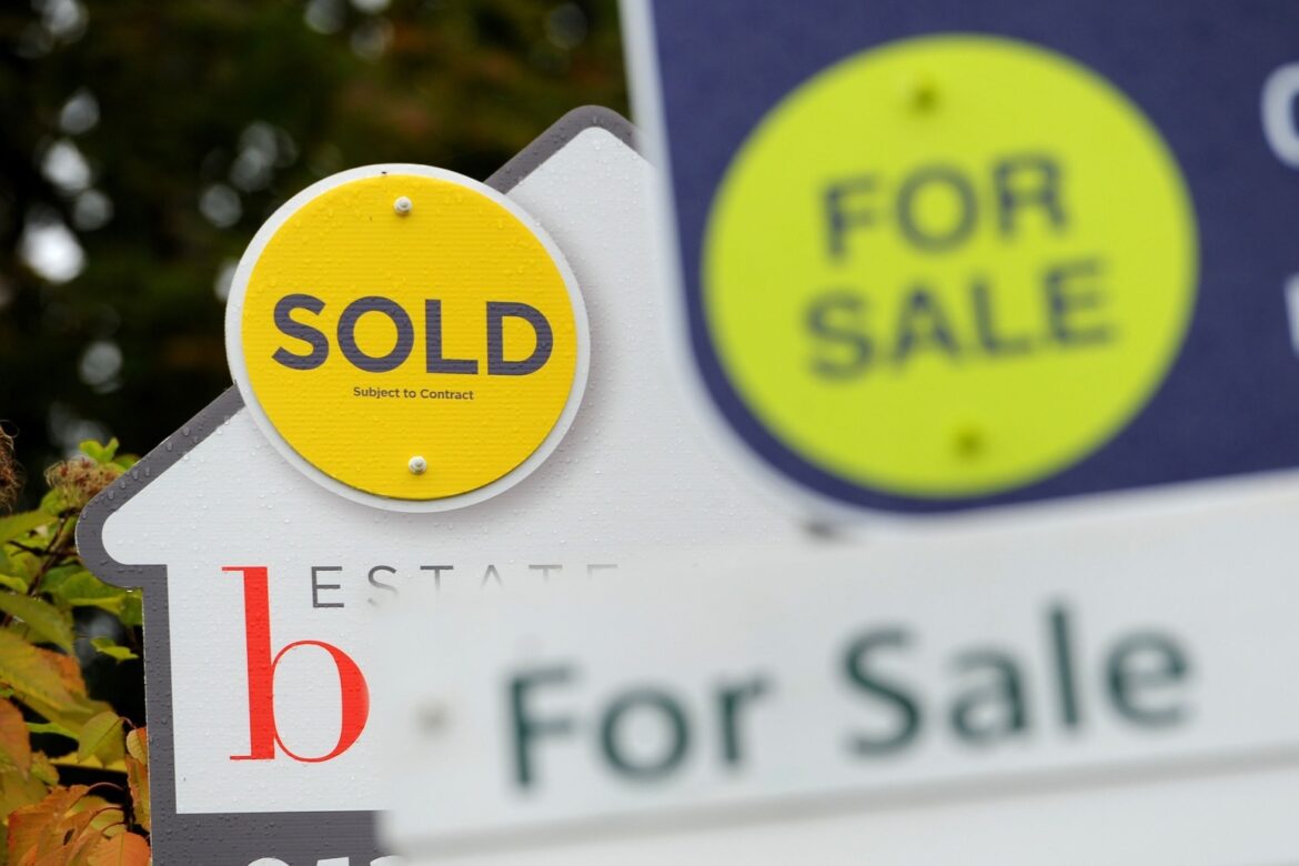 Annual house price growth slows but rents climb at near-record rate, says ONS