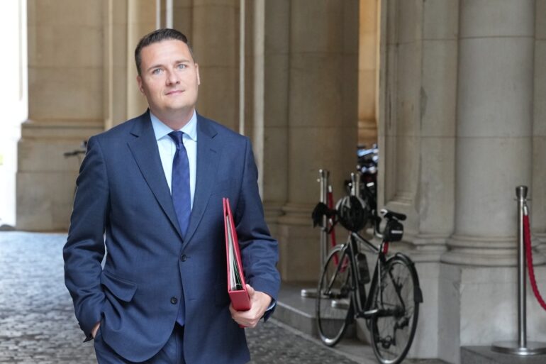 ‘Crack teams’ of clinicians drafted in to get sick Britons into work – Streeting