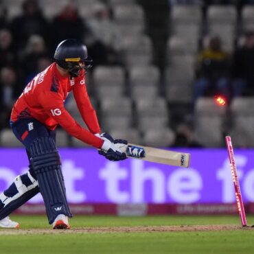 England have lost the first T20 against Australia