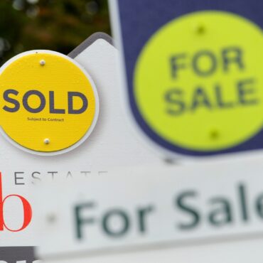 Housing market ‘is reviving’ amid growth in house prices and mortgage approvals