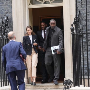 Idris Elba attends summit as PM vows to tackle availability of knives online