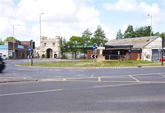 Motorcyclist seriously injured in roundabout crash