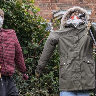 Oasis recreated in straw form as part of Cambridgeshire scarecrow festival