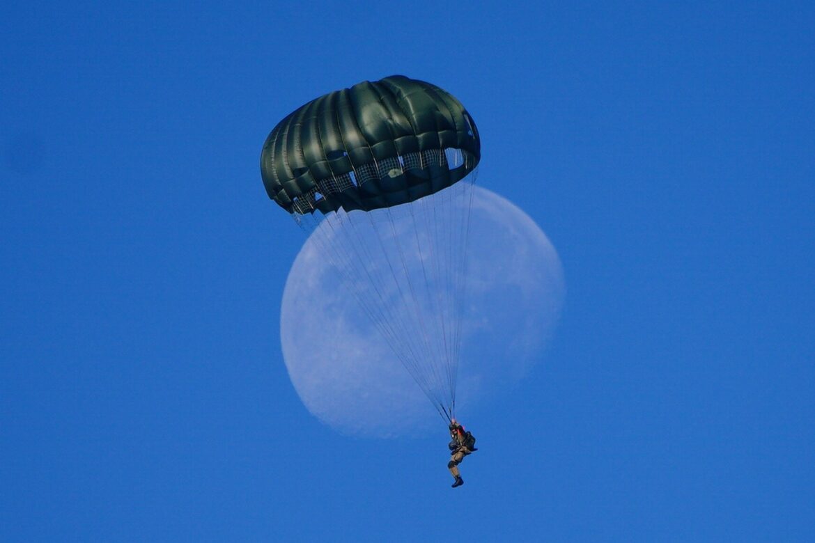 Paratroopers mark 80 years since the Battle of Arnhem