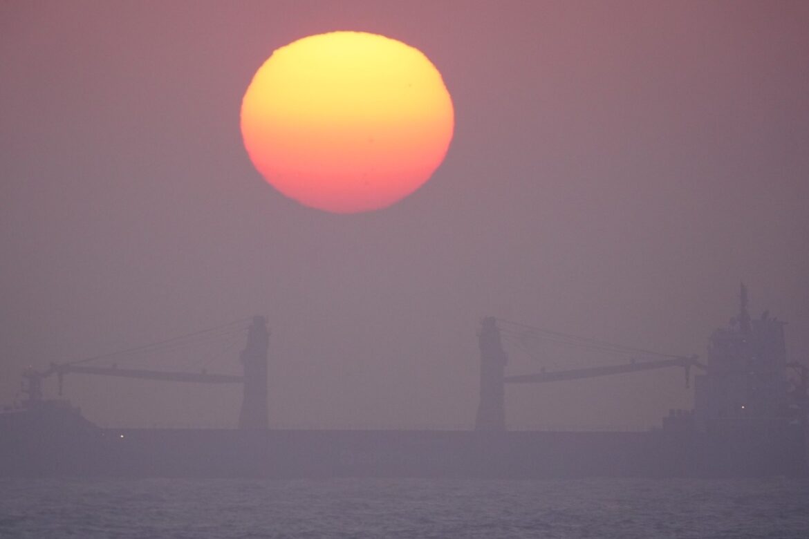 Warm weather forecast for week to come despite fog warning