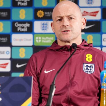 Carsley: Naive to think England can win titles without trying something new