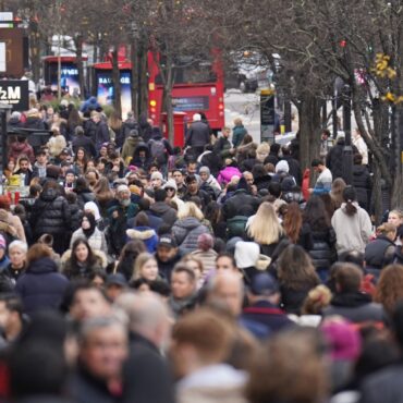 UK sees largest annual jump in estimated population size since 1971