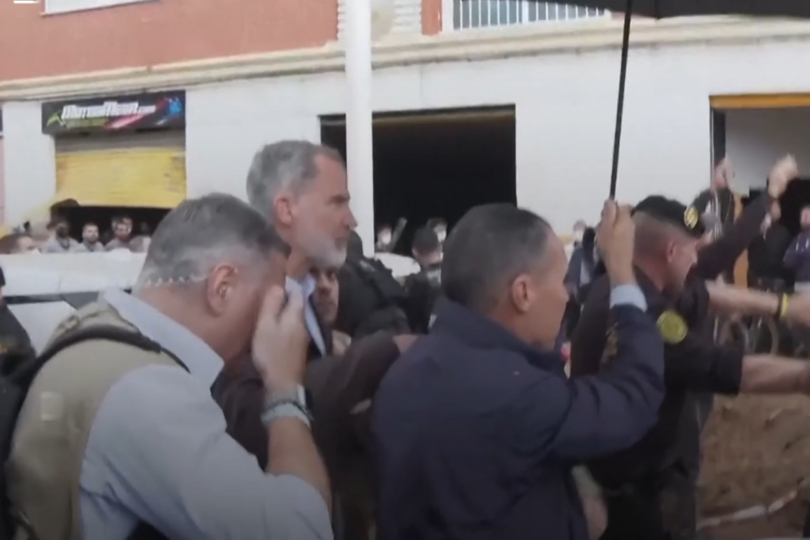 Angry flood survivors hurl mud and insults at Spains King Felipe VI