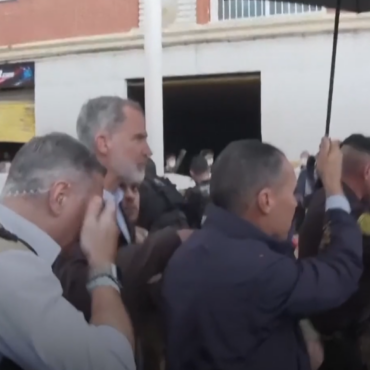 Angry flood survivors hurl mud and insults at Spains King Felipe VI