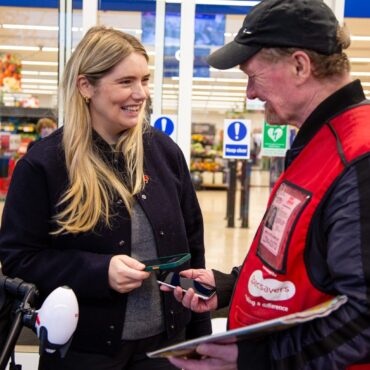 Big Issue vendors offered devices to sell magazines through contactless payment