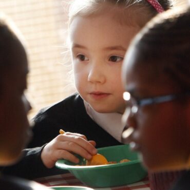 Families to get 30 minutes of free childcare with school breakfast clubs trial