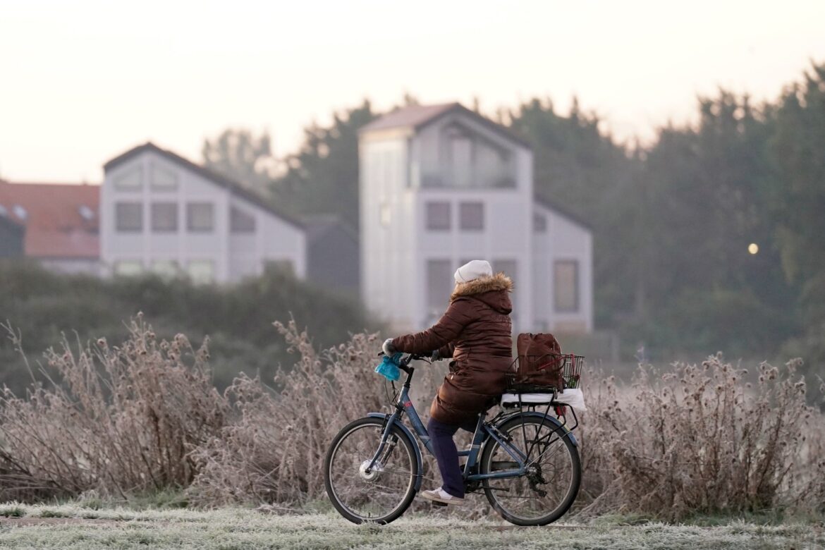 Temperatures around UK to plunge following mild weather says Met Office