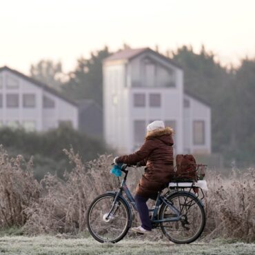 Temperatures around UK to plunge following mild weather says Met Office