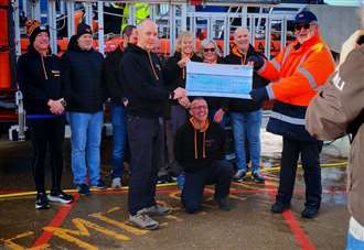 Triathletes present cheque to RNLI