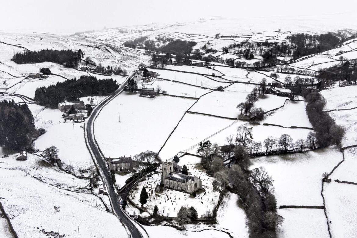 UK braces for disruptive snow ice and cold temperatures