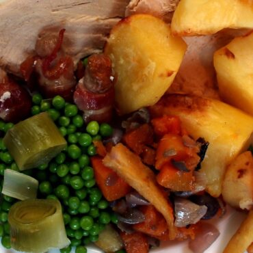 27 of Britons comfortable asking for contributions to cost of Christmas meal