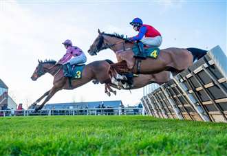 Leading trainers take the spoils at Fakenham