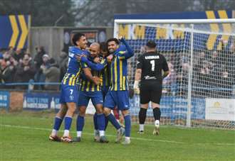 Linnets miss the chance to go top after Boxing Day draw