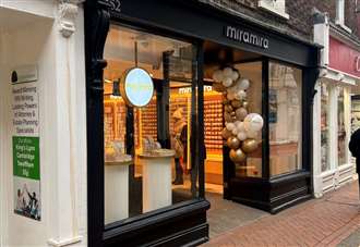 New Spanish jewellery store officially opens as first of its kind in England