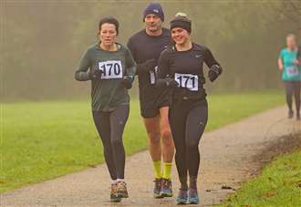 Runners contest Wootton Park relays