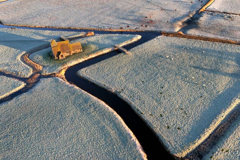 Heavy snow and icy rain to bring severe disruption as amber warnings issued