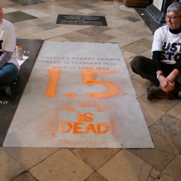 Just Stop Oil supporters spray paint 15 is dead on Charles Darwins grave