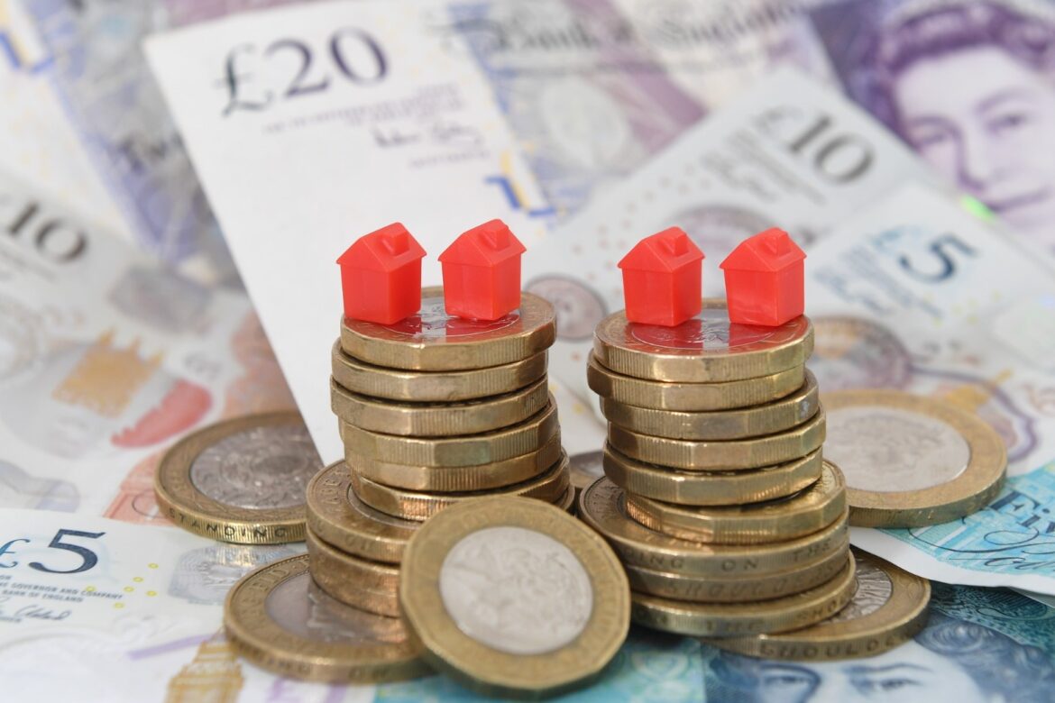 Average price gap between houses and flats is at highest point in 30 years