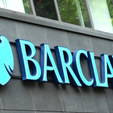 Barclays customers still unable to make payments as mass bank outage continues