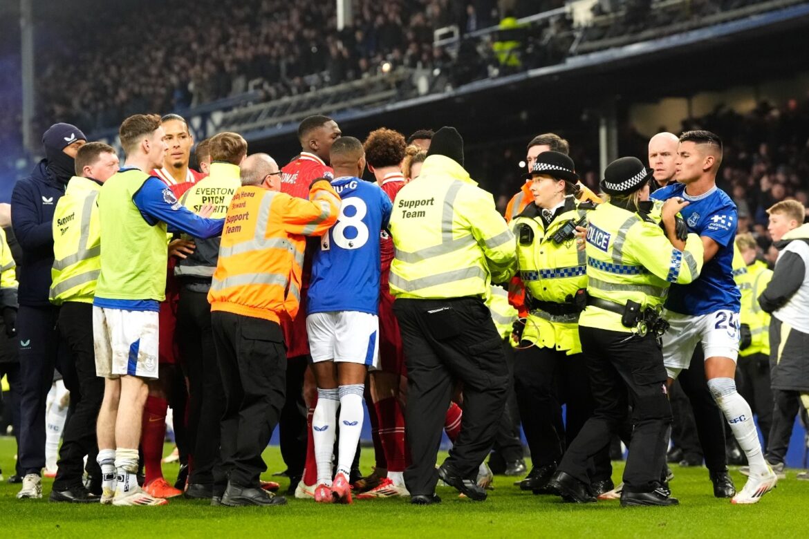 James Tarkowskis last gasp equaliser sparks wild scenes at Goodison Park