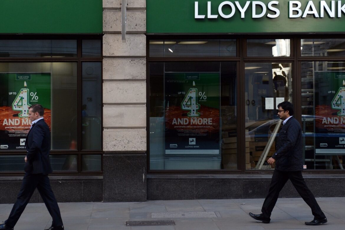 Lloyds and Halifax banking apps hit by service outage