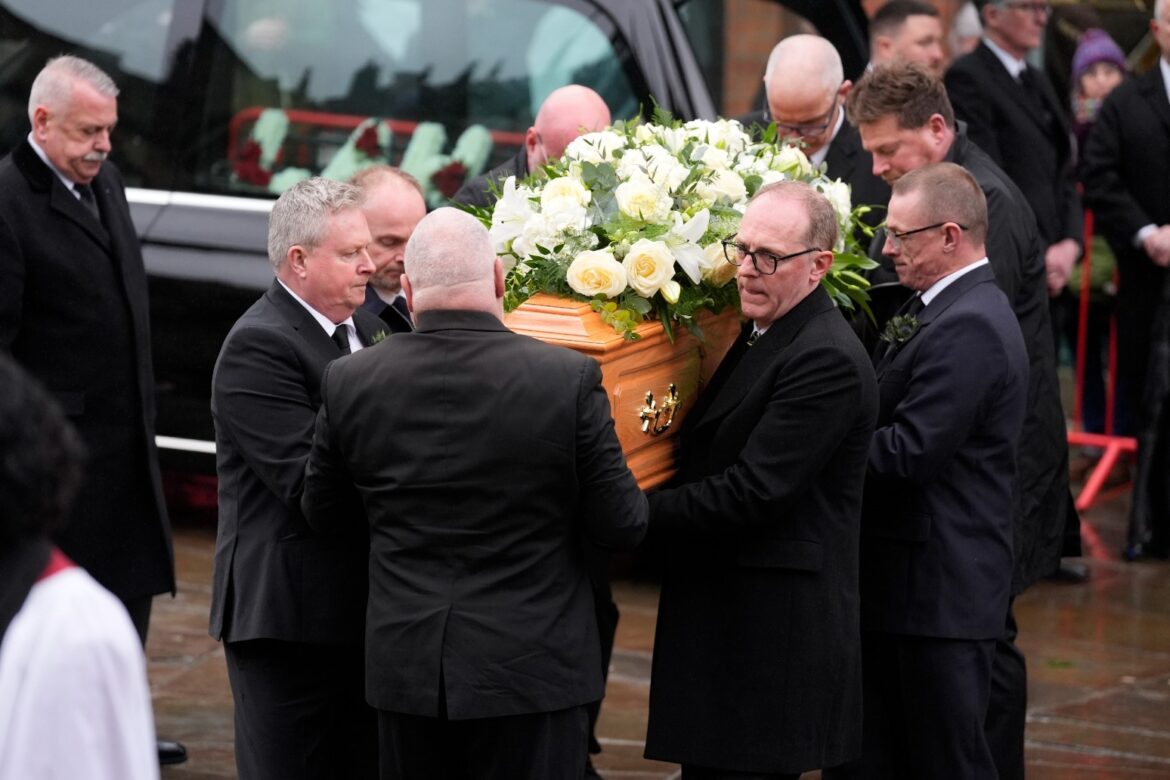 Manchester United greats gather to pay final respects at Denis Laws funeral