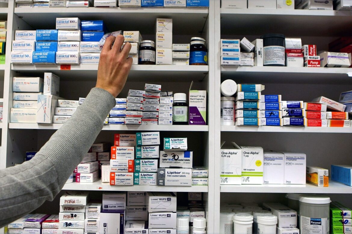 Pharmacies hanging on by fingernails over financial pressures leaders warn