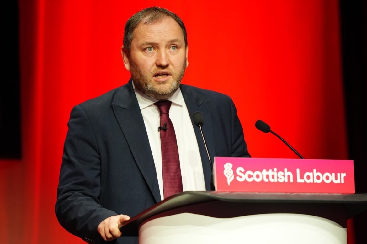 Scotland cannot afford to keep SNP in charge warns Murray